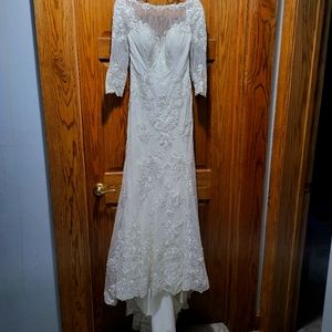 Lace wedding dress